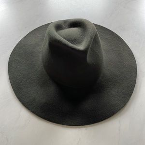 The perfect wool hat for fall 🍂🍁 by Biltmore for Madewell